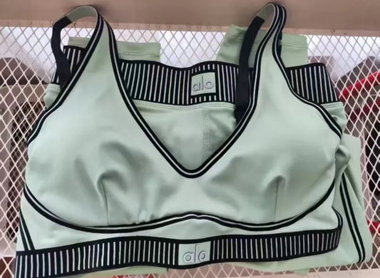 Alo Yoga 2-Piece Workout Set – Leggings & Sports Bra (Mint Green)