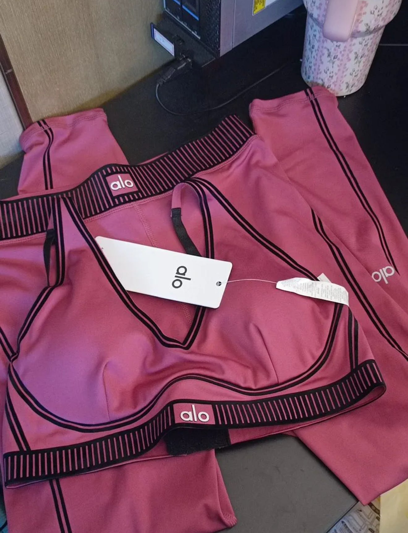 Alo Yoga 2-Piece Workout Set – Leggings & Sports Bra (Burgundy)