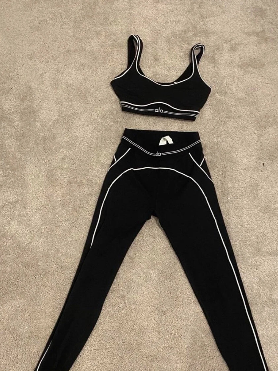 Alo Yoga 2-Piece Workout Set – Leggings & Sports Bra (Black)