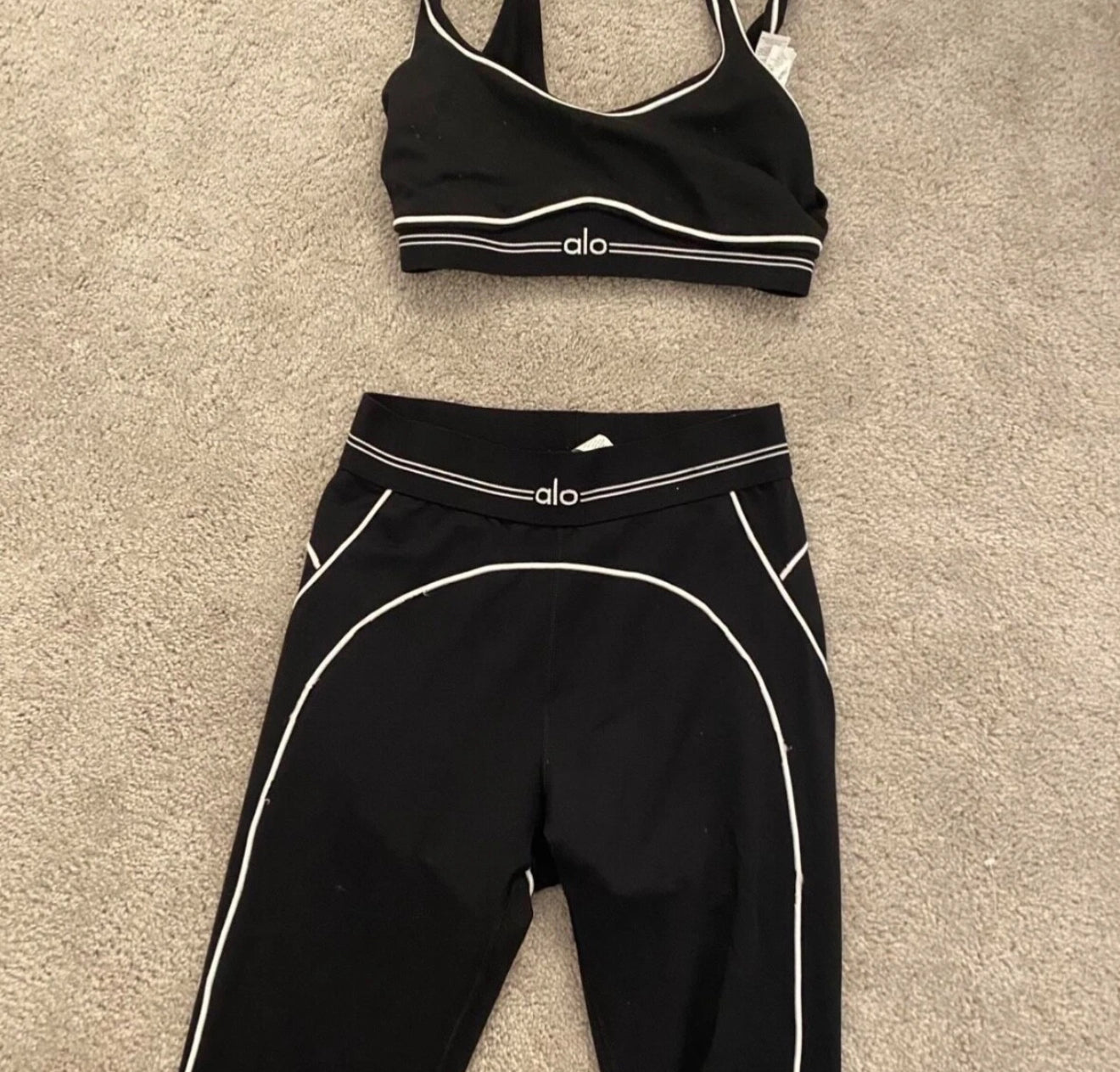 Alo Yoga 2-Piece Workout Set – Leggings & Sports Bra (Black)